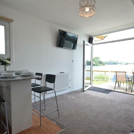 Premium Lake Lodges Chichester Esterno foto