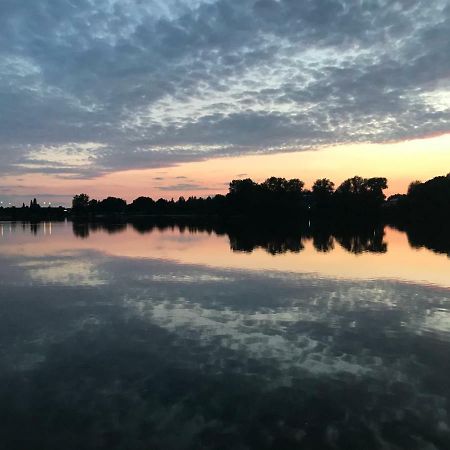 Premium Lake Lodges Chichester Esterno foto